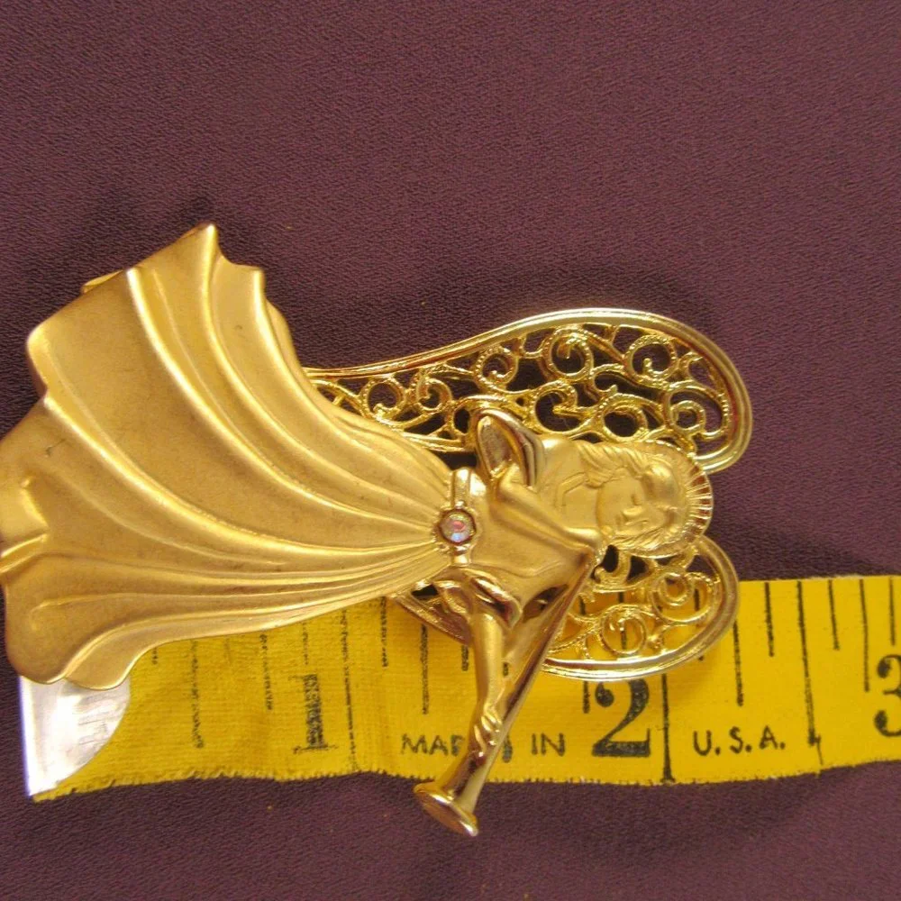 JJ Jonette Jewelry‎ Co Angel brooch gold tone